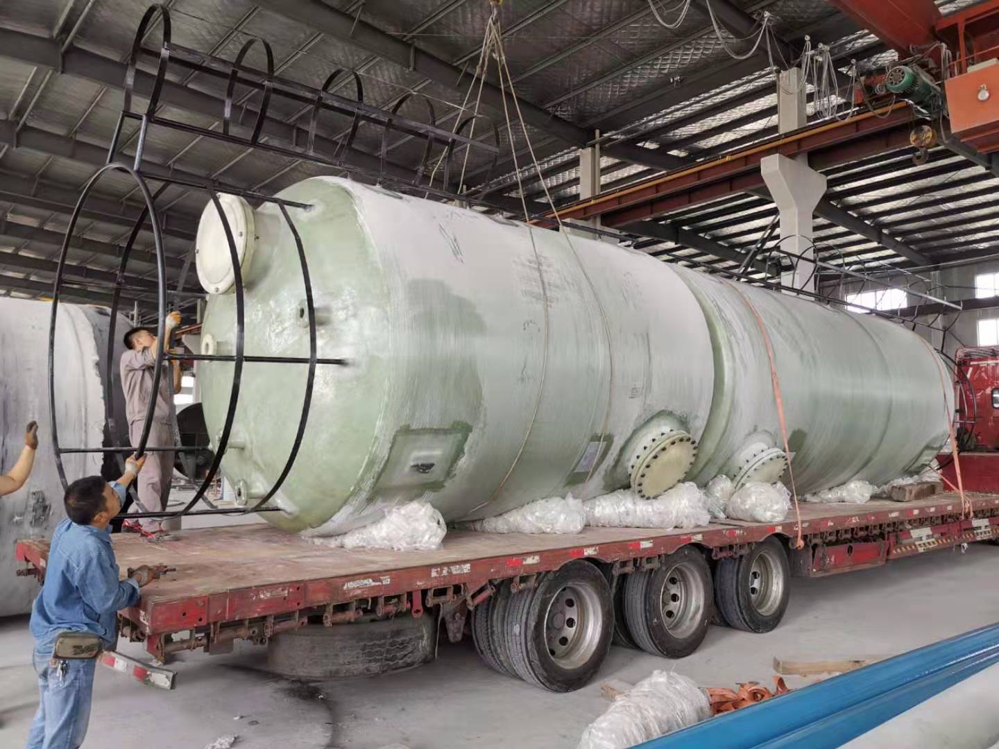 臥式玻璃鋼儲(chǔ)水罐 玻璃鋼儲(chǔ)罐 玻璃鋼儲(chǔ)罐圖片 玻璃鋼立式儲(chǔ)罐廠(chǎng)